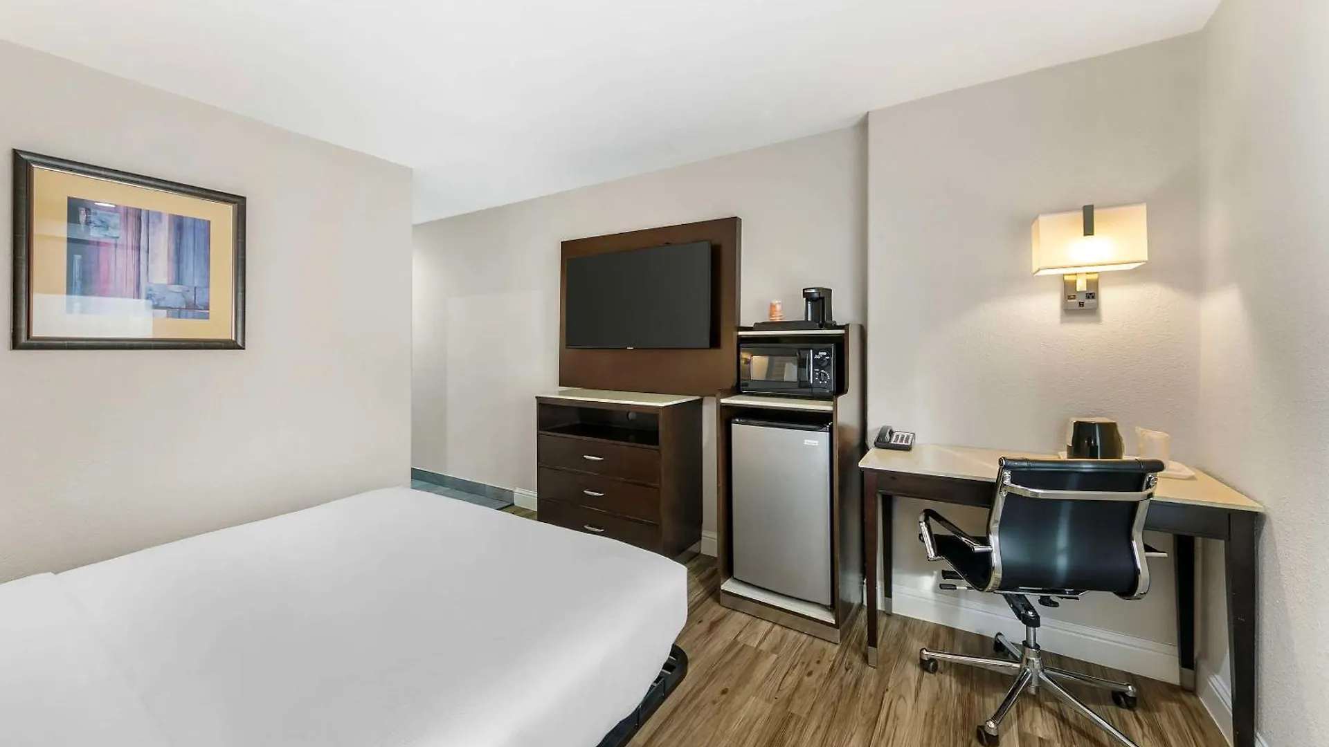 Quality Inn & Suites Sacramento Hotel