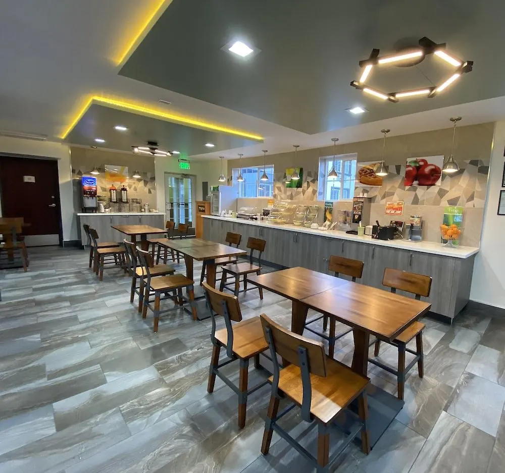 Quality Inn & Suites Sacramento Hotel