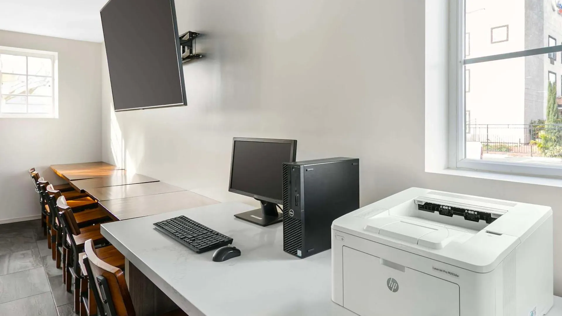 Quality Inn & Suites Sacramento Hotel