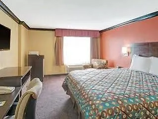 Quality Inn & Suites Sacramento Hotel